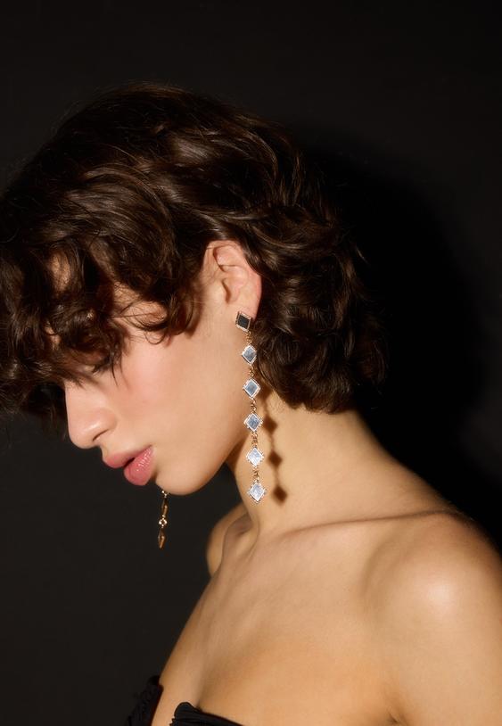 boucles doreilles longues effet cristal