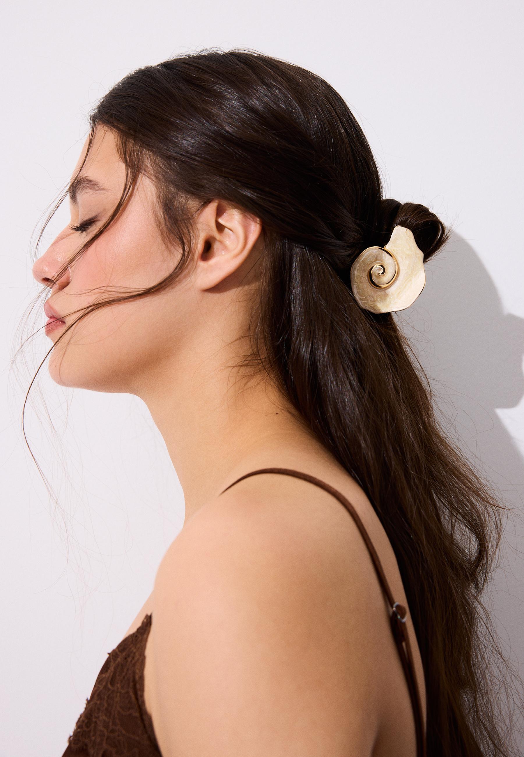 Seashell hair clip — Gold