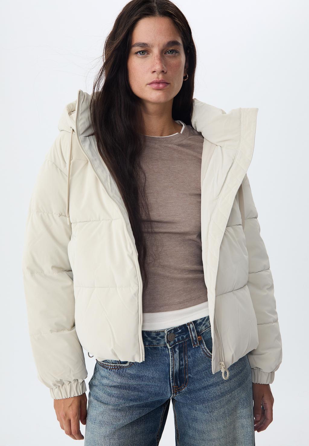 Puffer jacket with hood