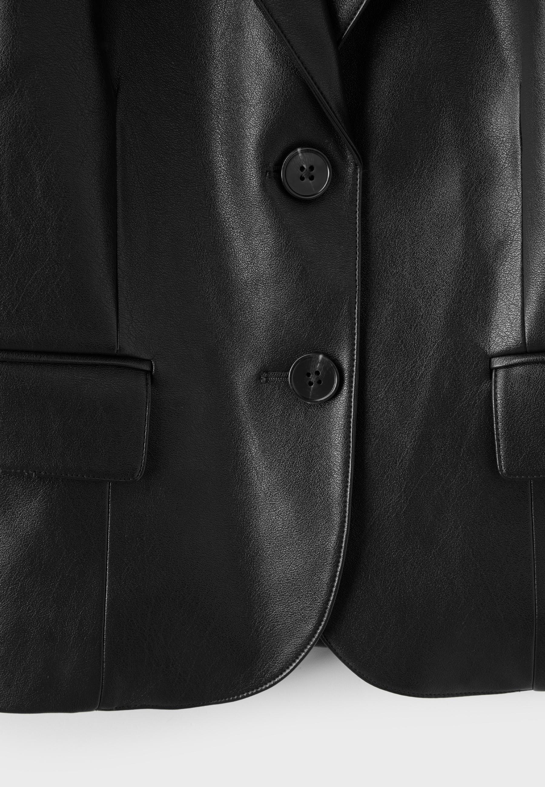 Short fitted leather effect blazer — Black