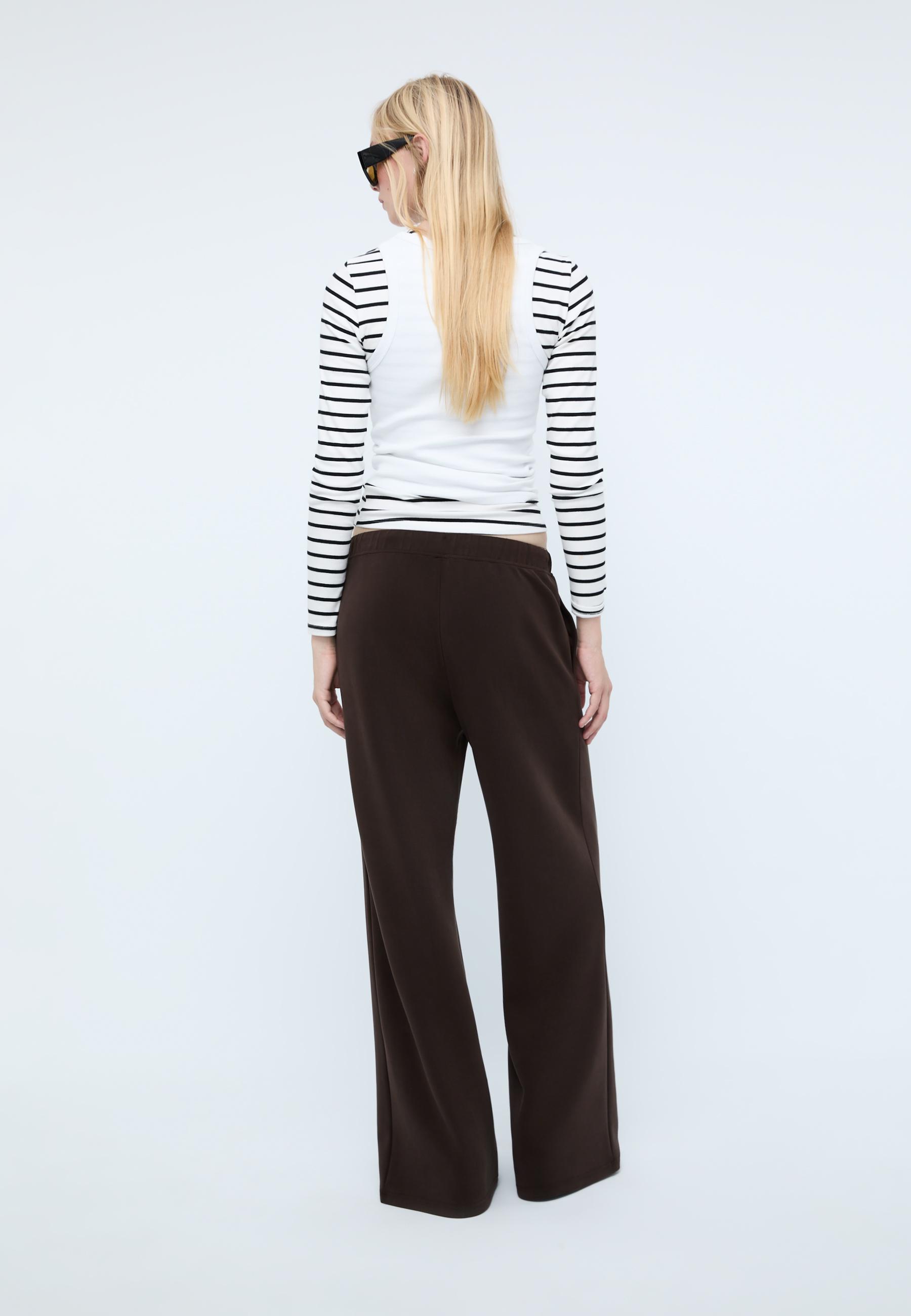 Soft-touch wide-leg pin-tuck joggers — Brown (alternate view)