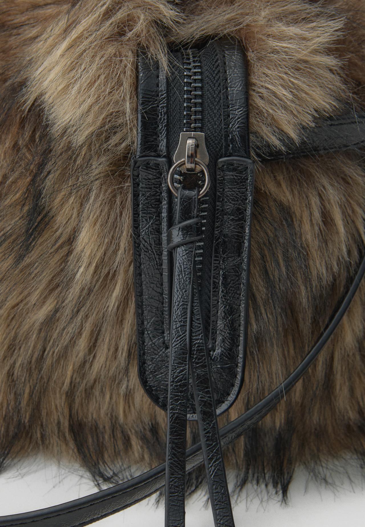 City crossbody bag with faux fur — Brown