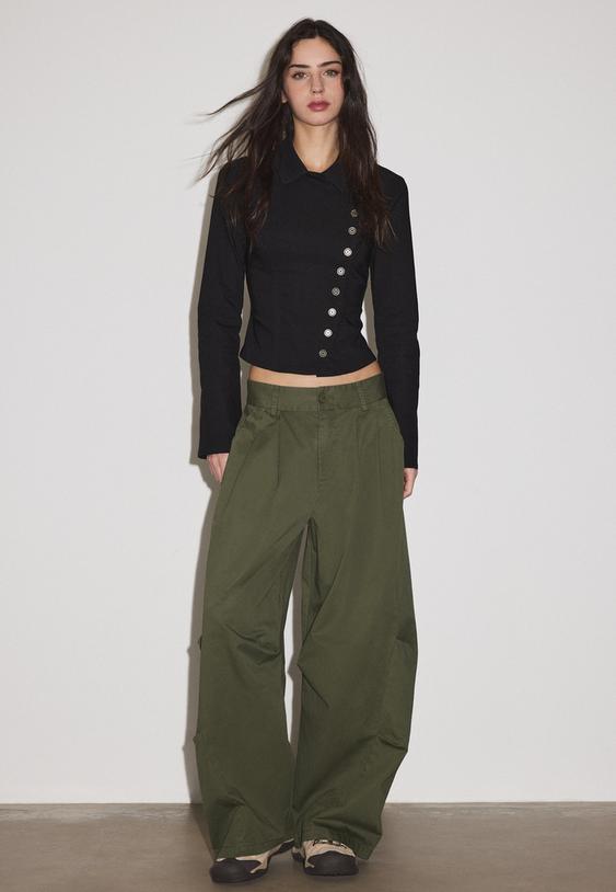 blouse met overslag en knopen