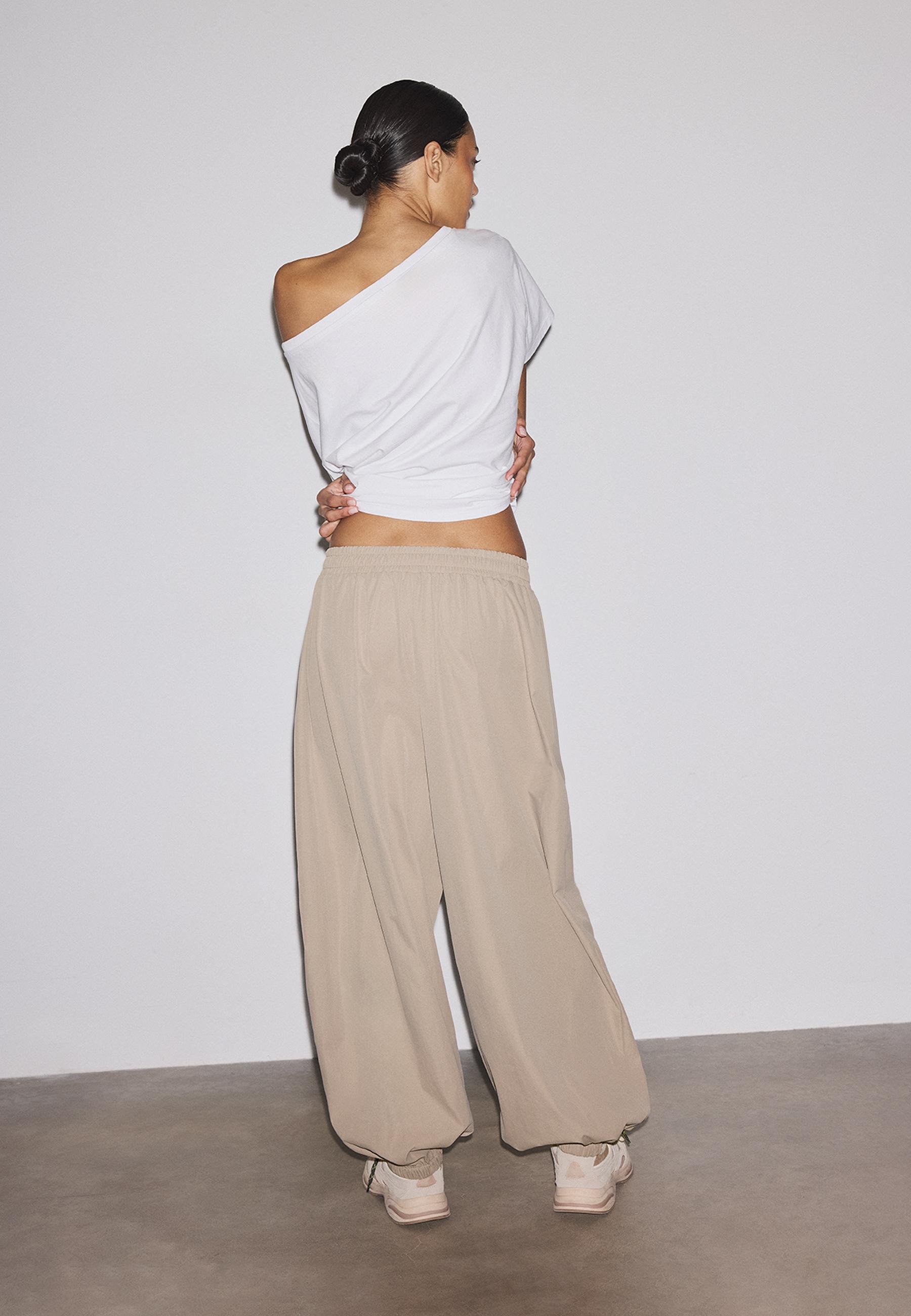 Technical balloon parachute trousers — Stone