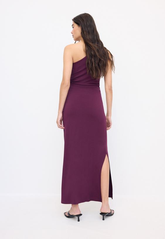 vestido com peca metalica