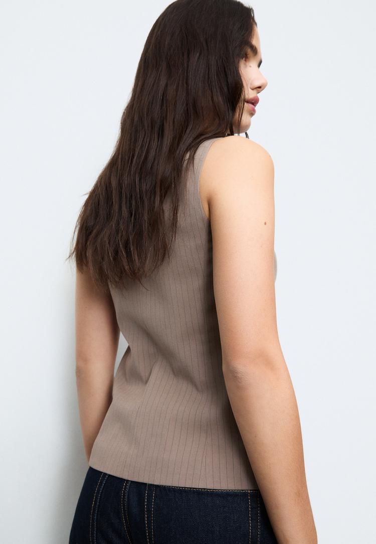 regular-weste-mit-knopfleiste-und-streifen