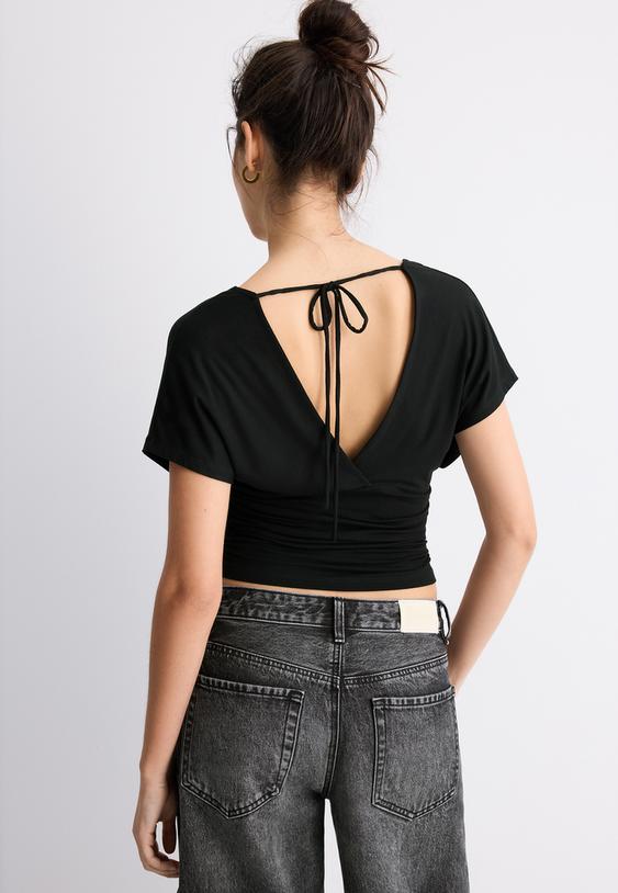 camiseta escote pico fajin