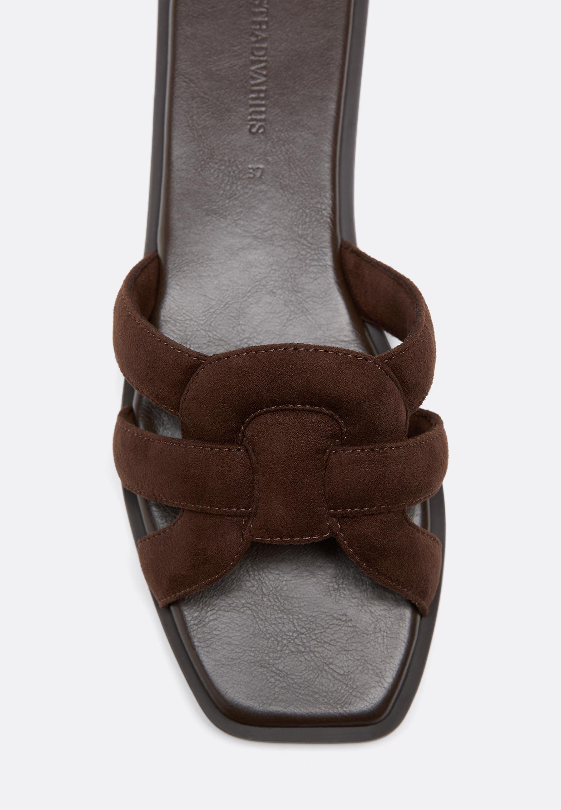 Flat leather effect sandals — BROWN