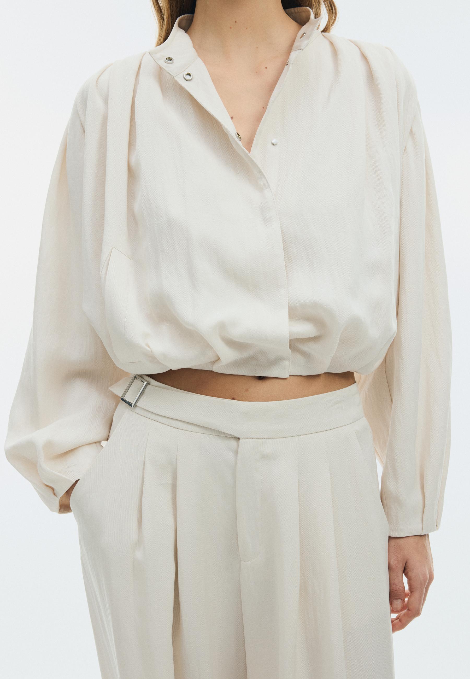 Flowing pleated bomber jacket — Ecru