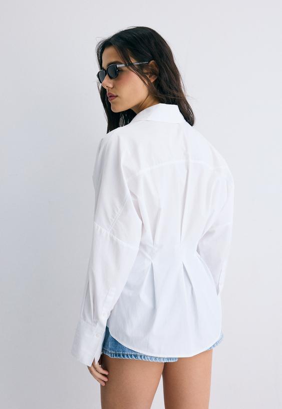 camicia in popeline con pieghe