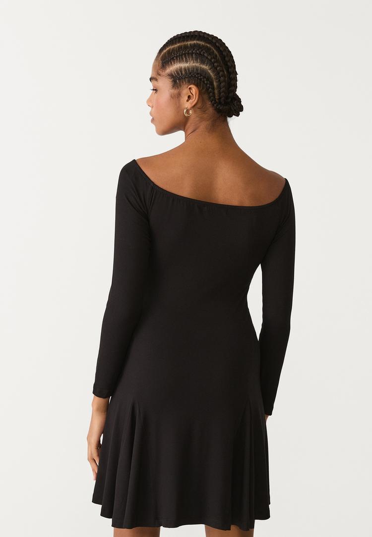 vestido corto godets