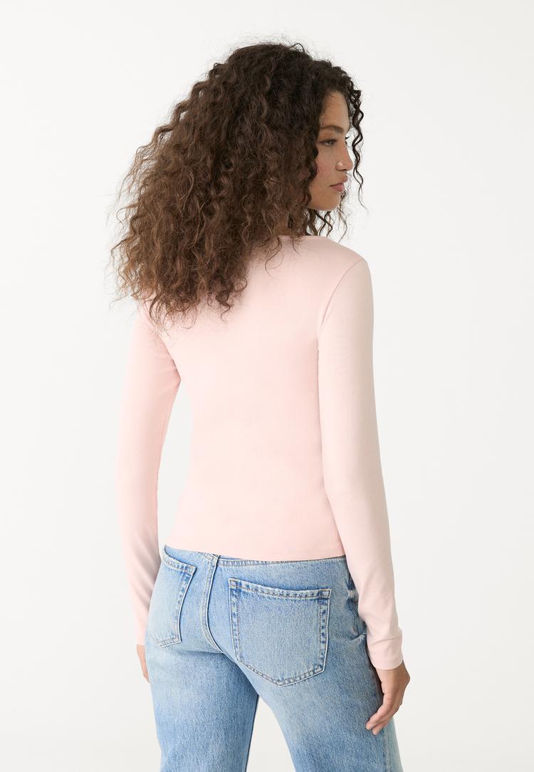 camiseta nudo abertura