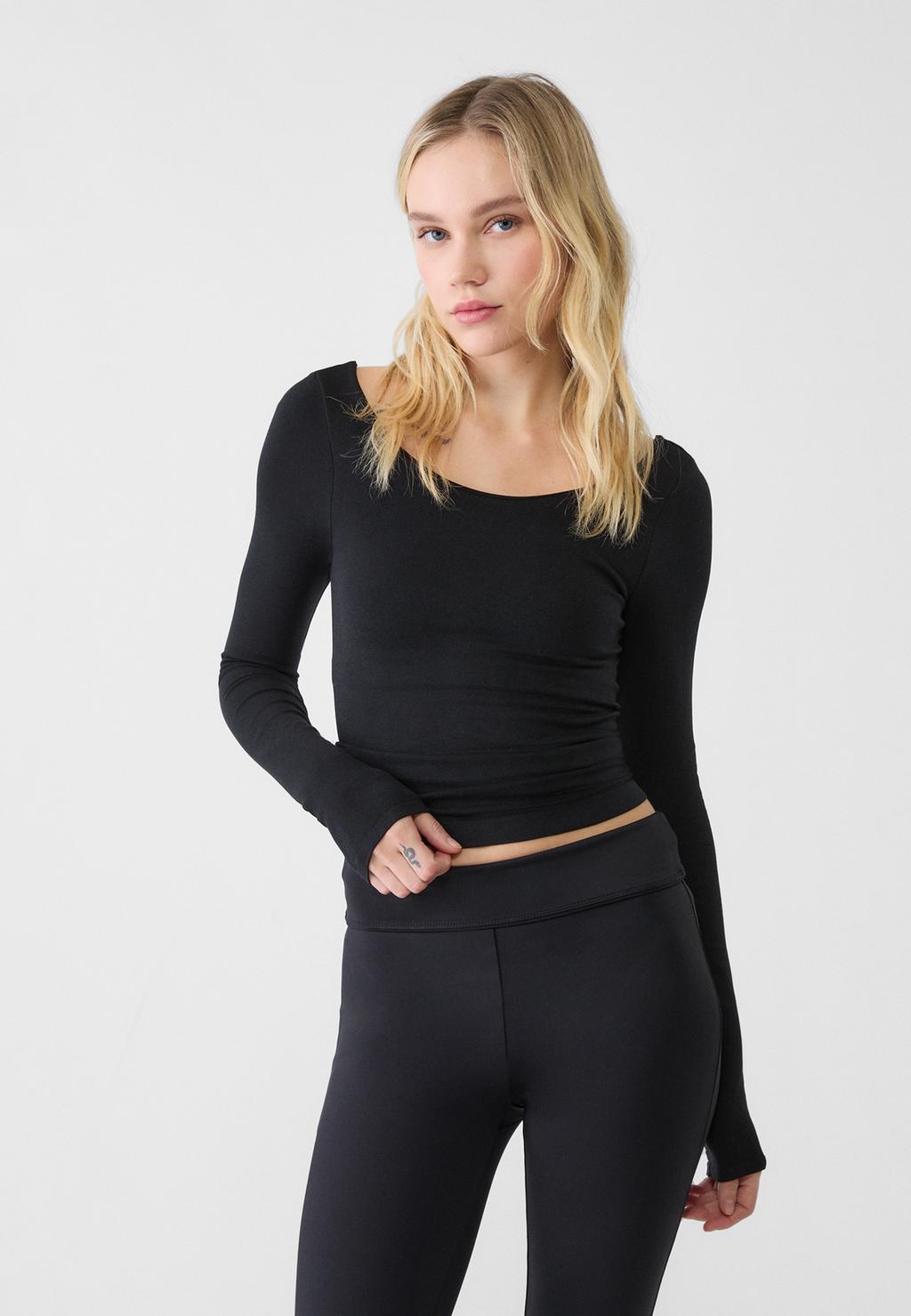 Seamless long-sleeved T-shirt