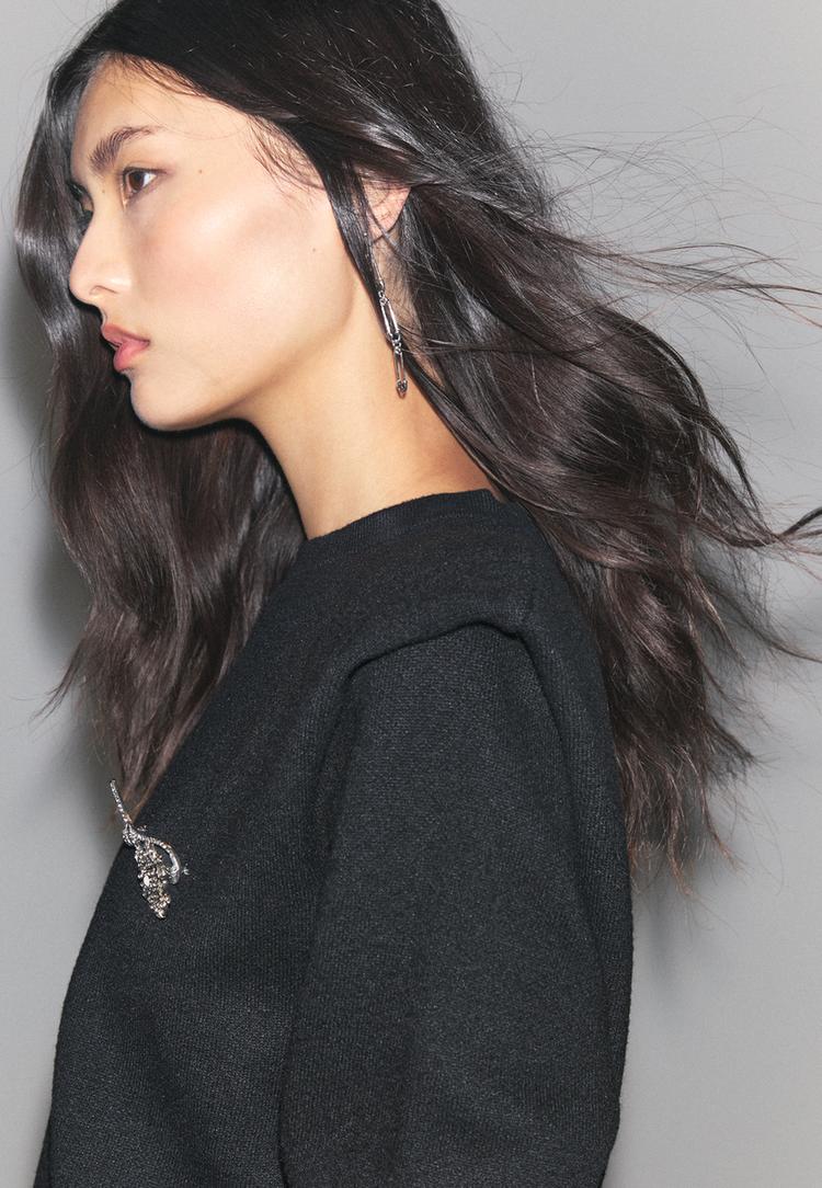 knitted jumper with padded shoulders l05106434