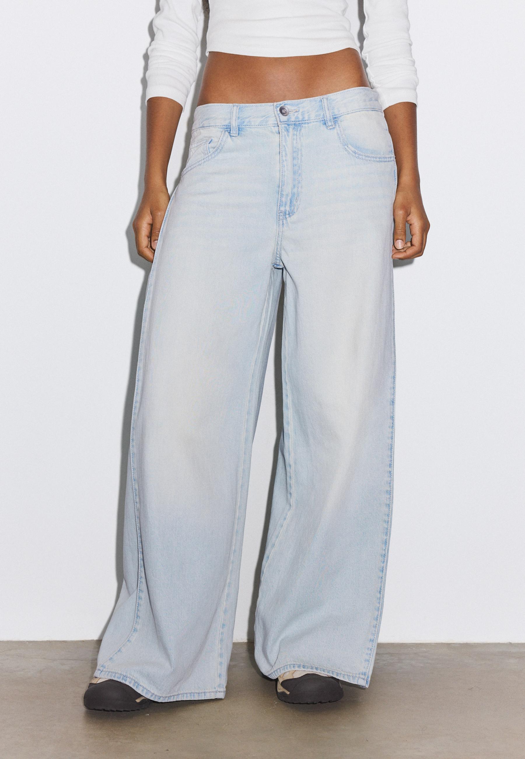 Pleated super wide-leg jeans — LIGHT BLEACH