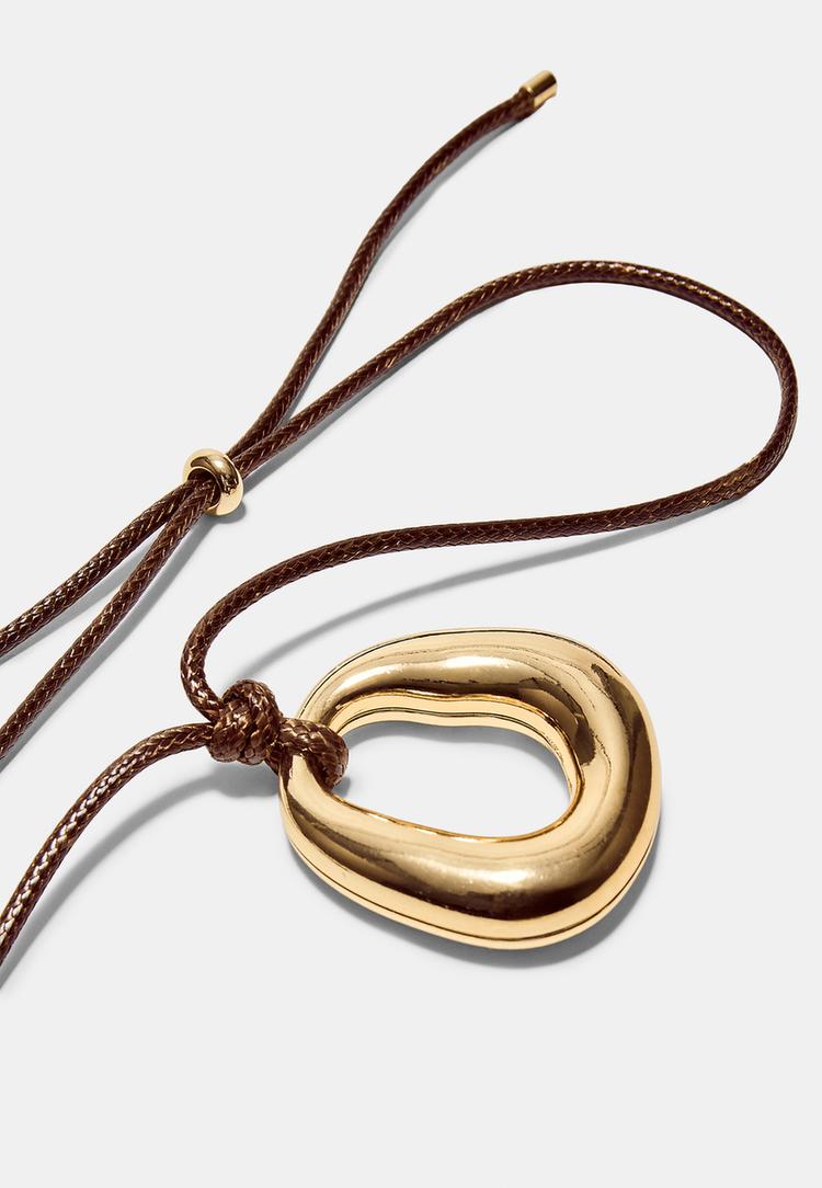 collana con cordino e ciondolo