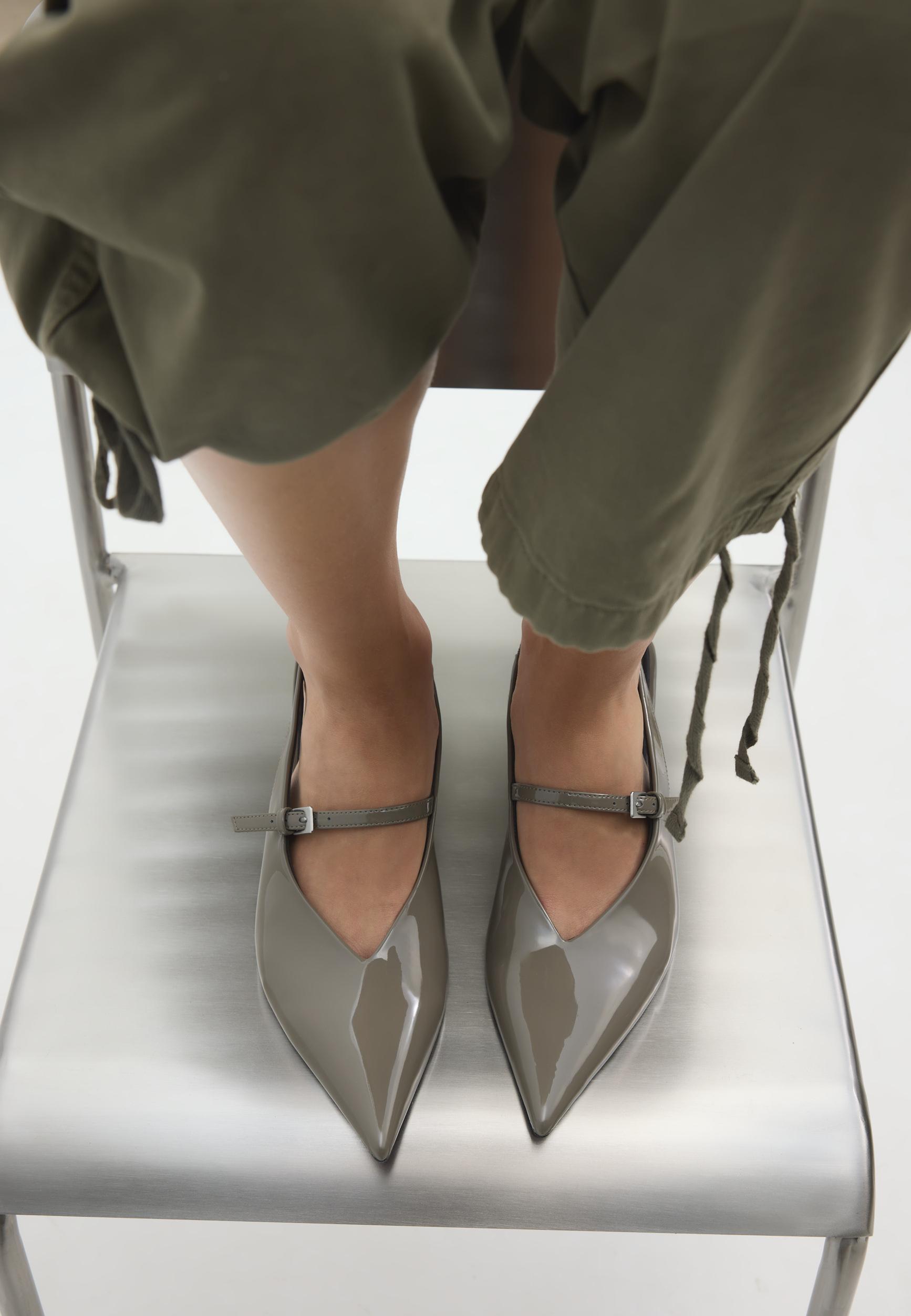 Patent-effect heels — GREY