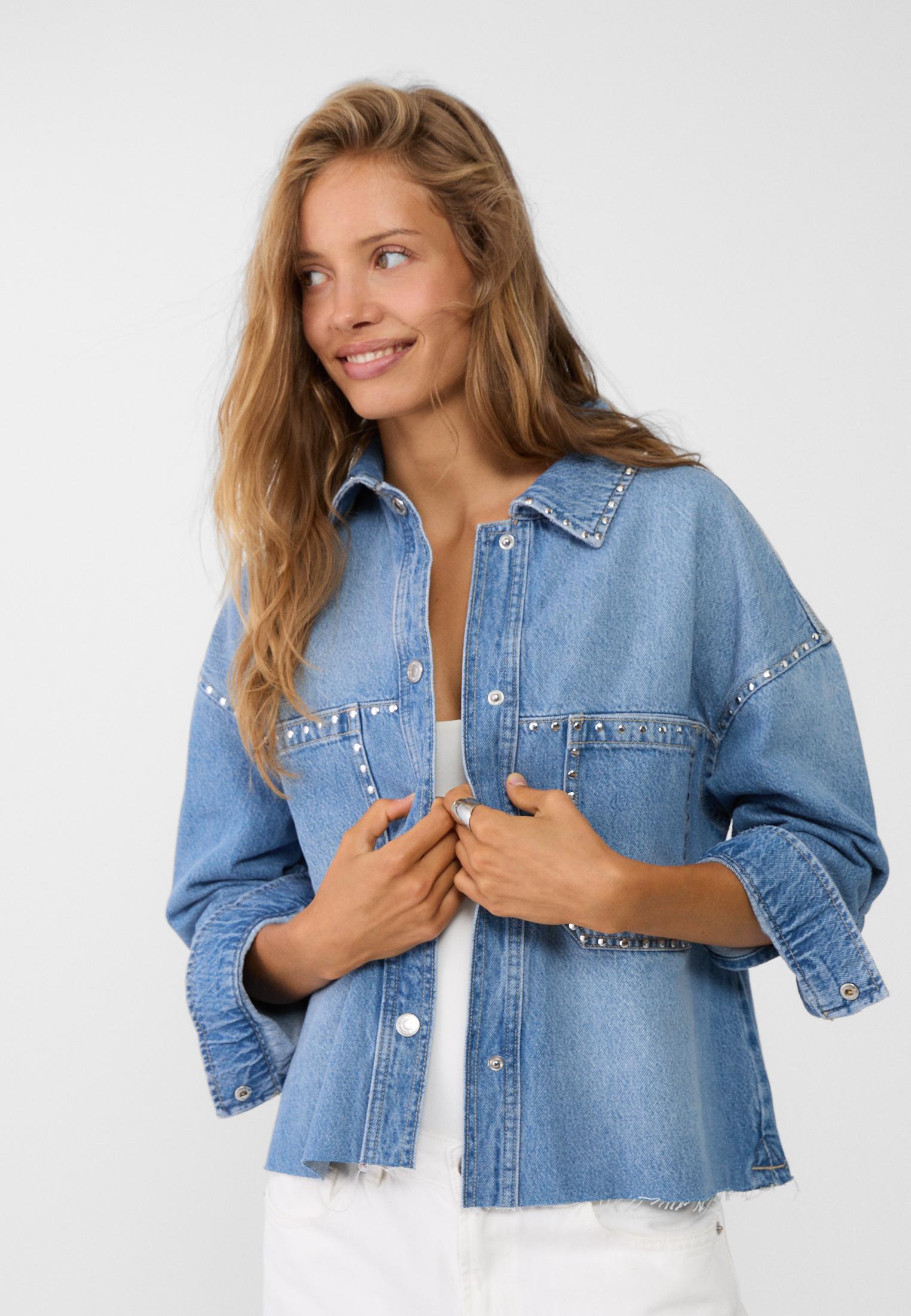 Camisa larga oversize denim tachas