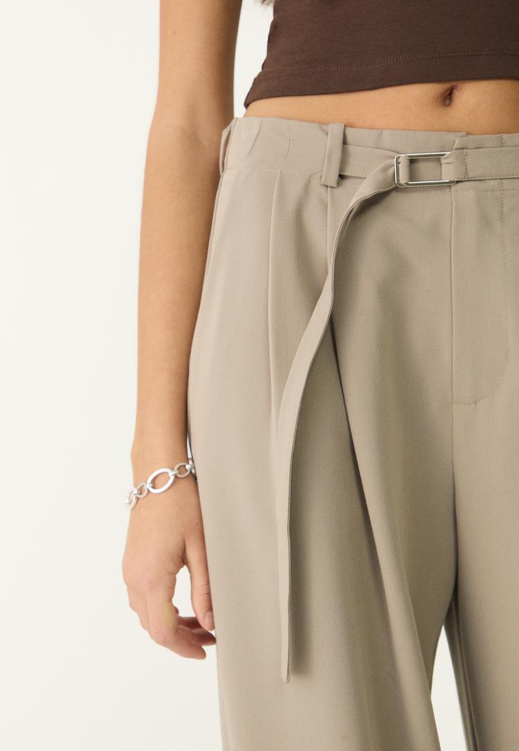 pantalon vestir ancho detalle hebilla