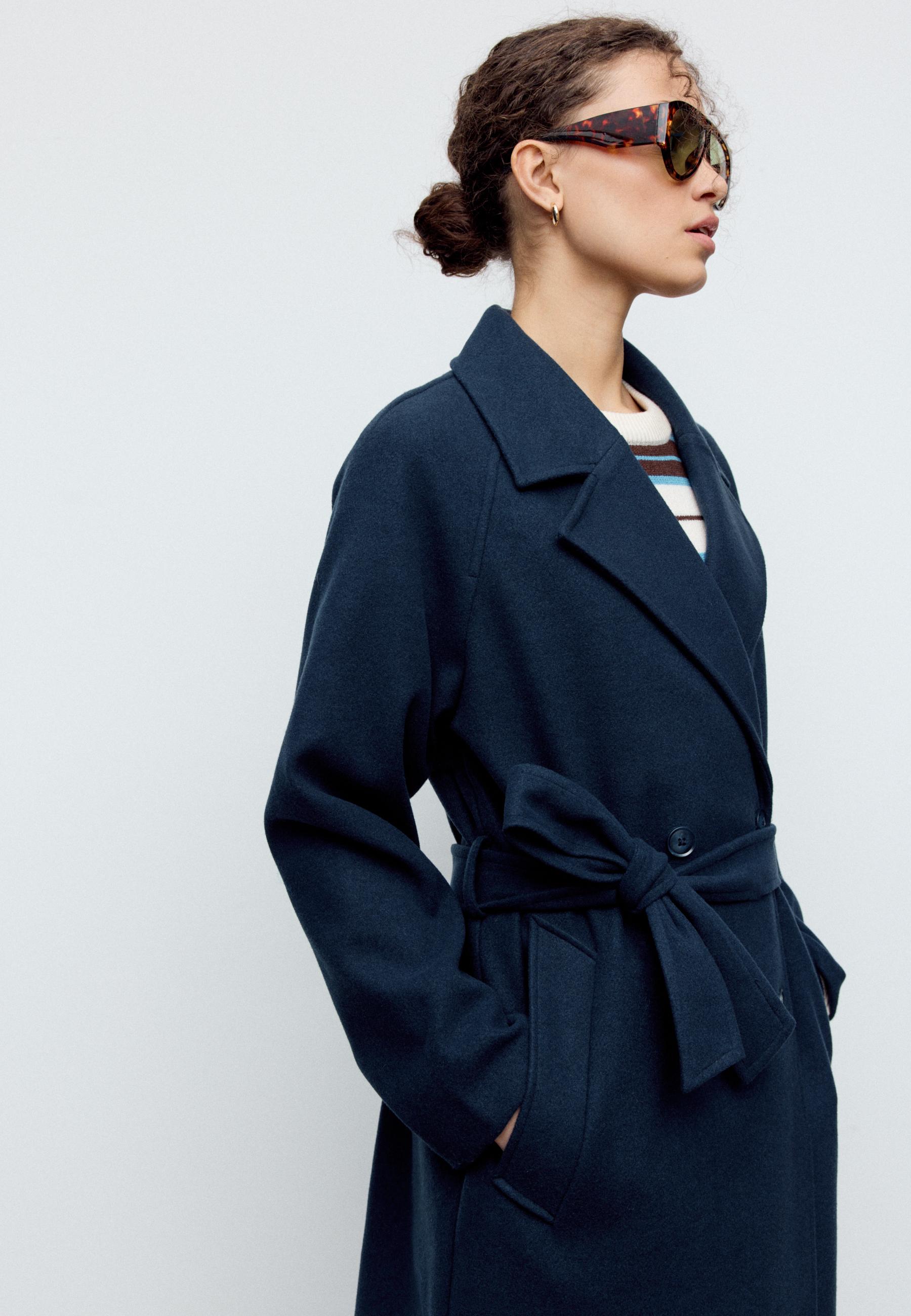 Soft-touch trench coat — Dark blue