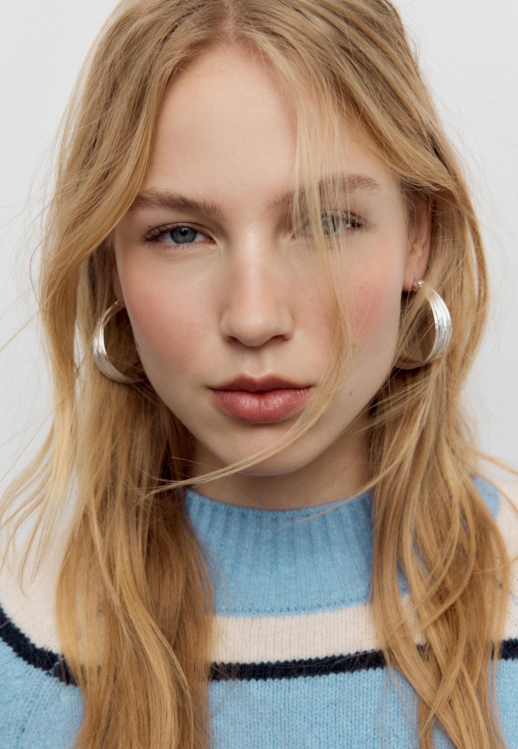 Hoop earrings — Grey