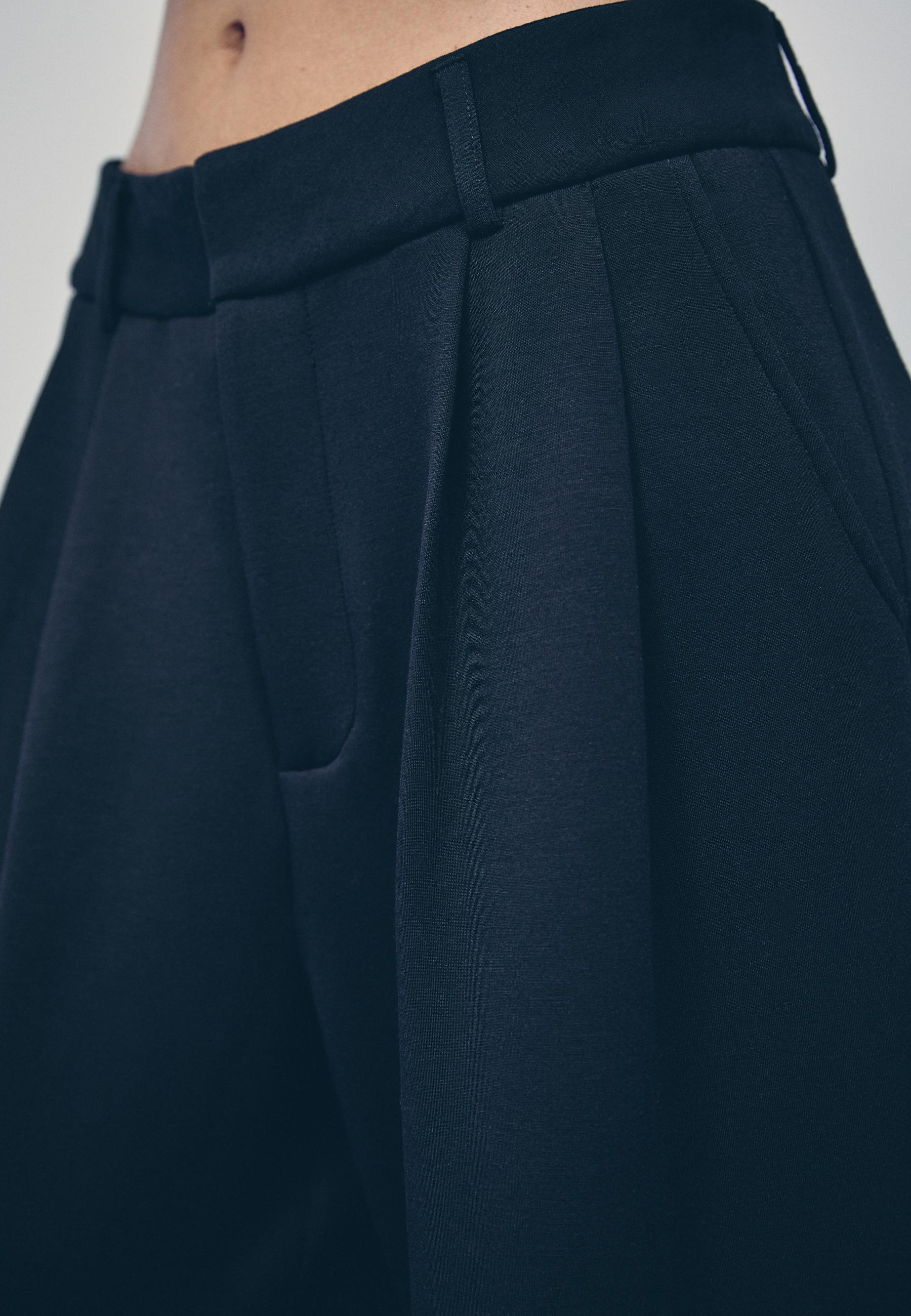 Soft-touch smart trousers — Black