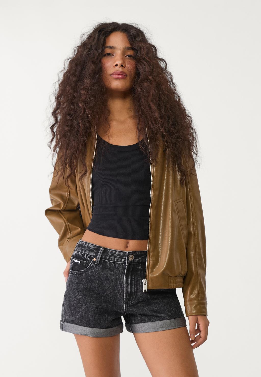 D83 Mom fit shorts