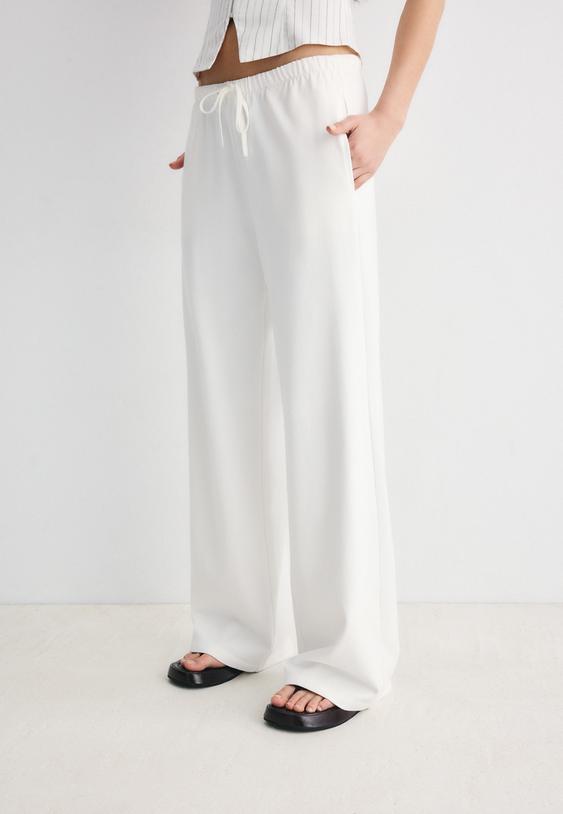 Stradivarius Wide-Leg Jogger Trousers Ecru L