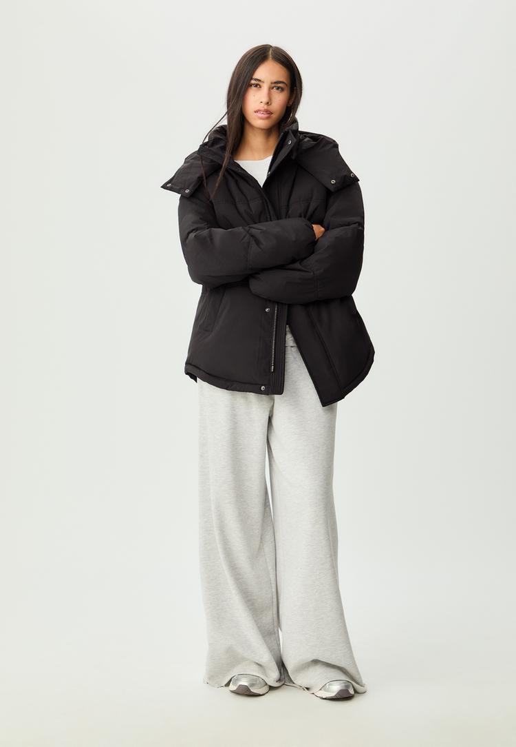 Stradivarius Oversize Καπιτονέ Μπουφάν Με Κουκούλα Μαύρο Xs