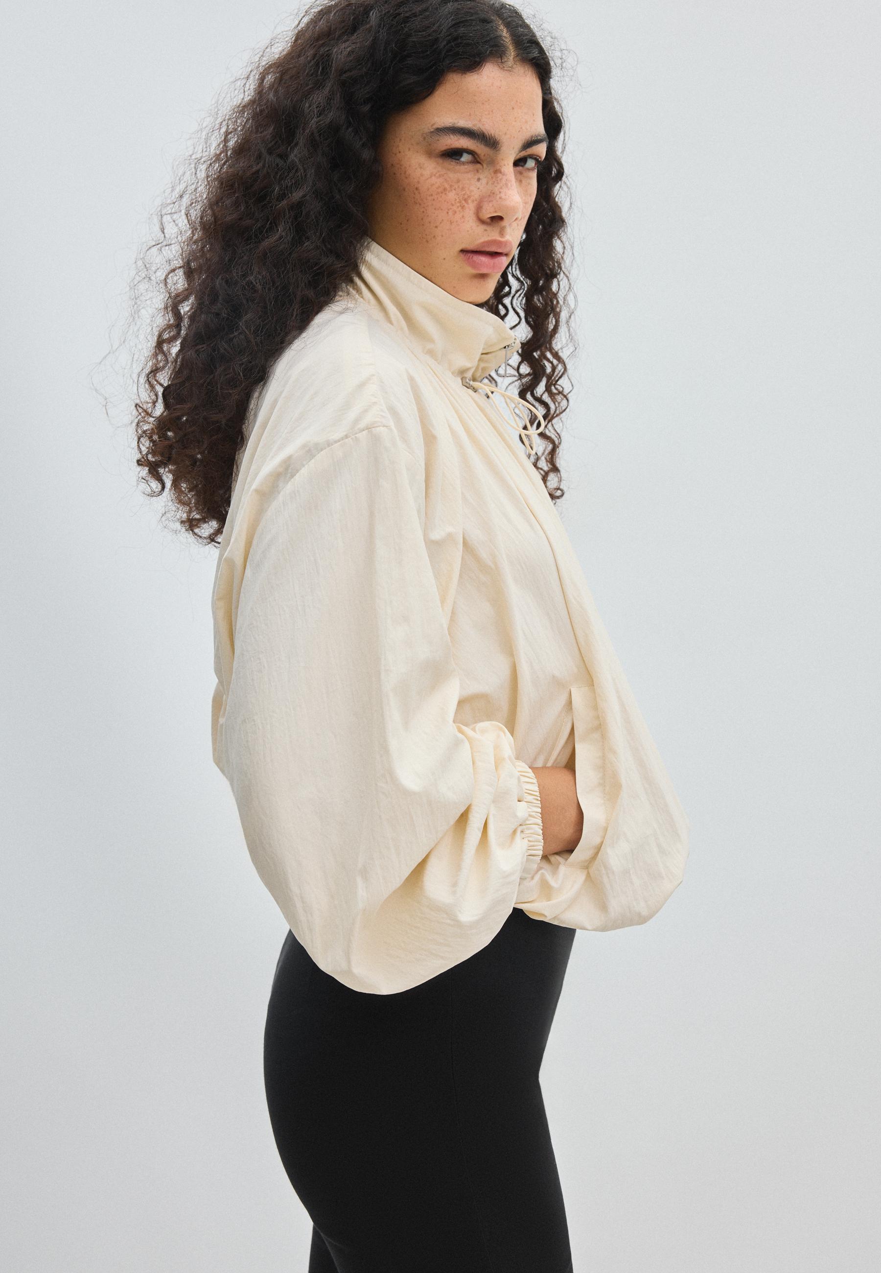Technical windbreaker — Ecru