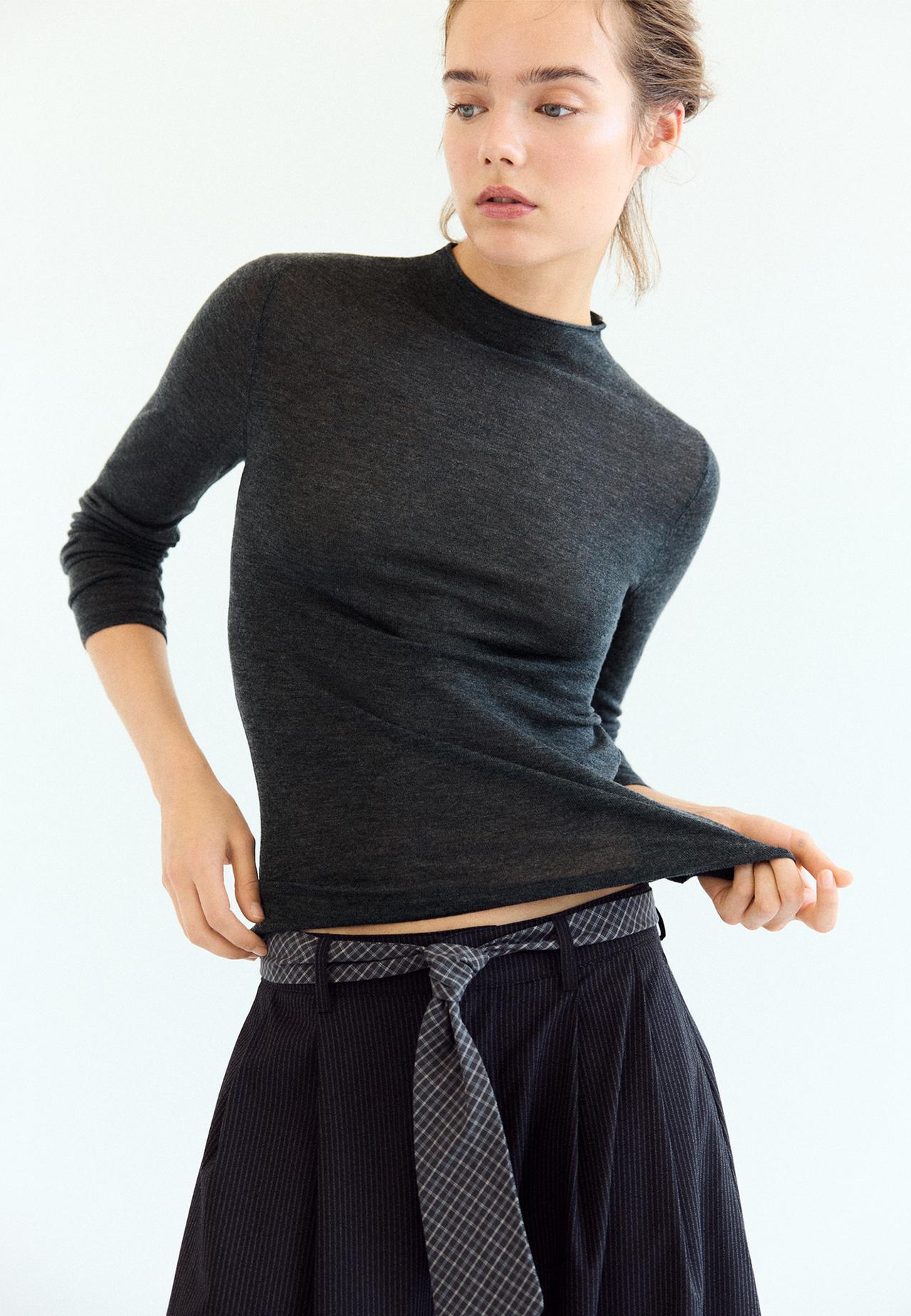 Basic wool silk mock neck jumper — Dark grey