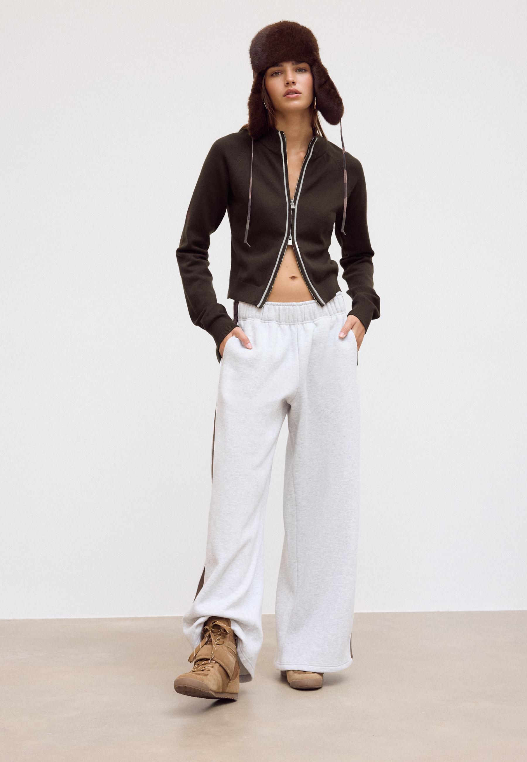 Stradivarius Joggerbyxor I Sweatshirttyg Med Sidorand dam