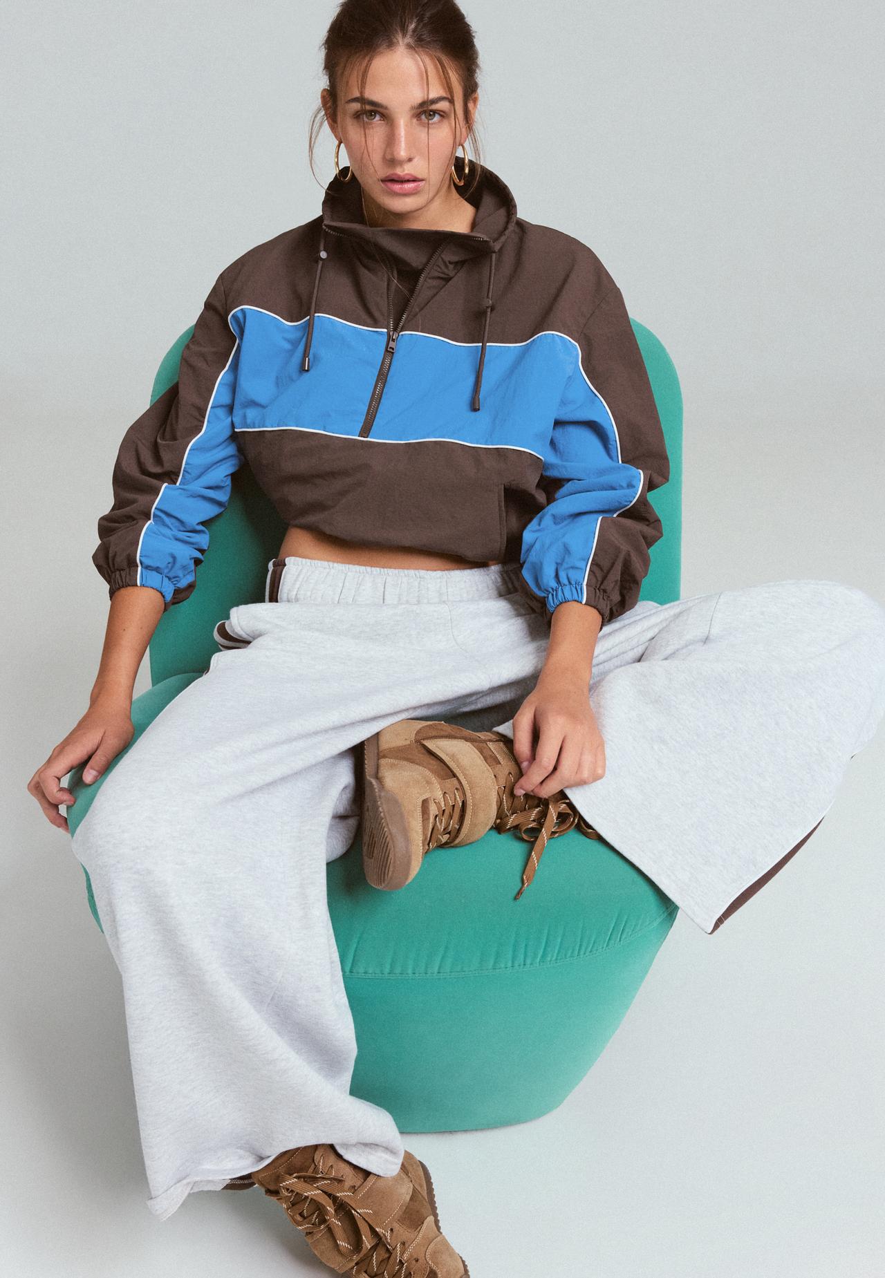 Technical windbreaker with fleece lining — Brown