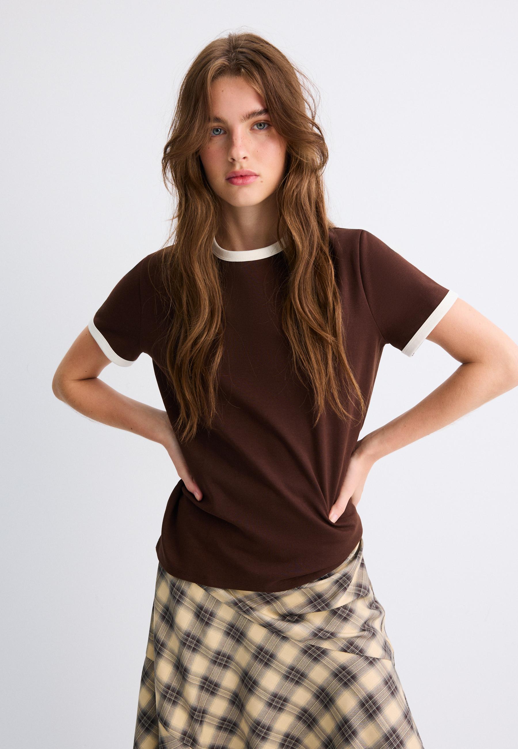 B02 Soft-touch regular basic T-shirt — Brown