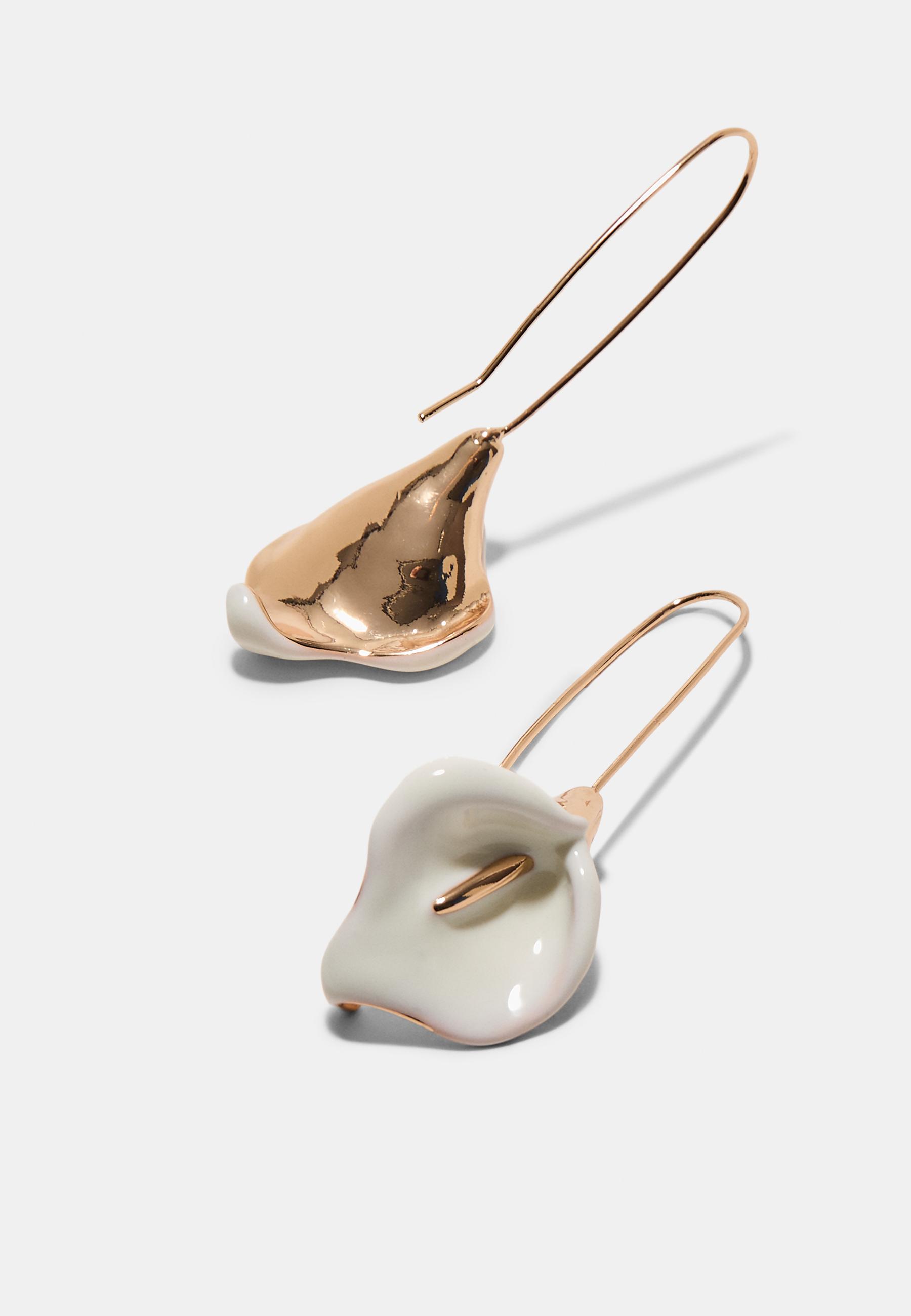 Cala lily flower earrings — Ecru