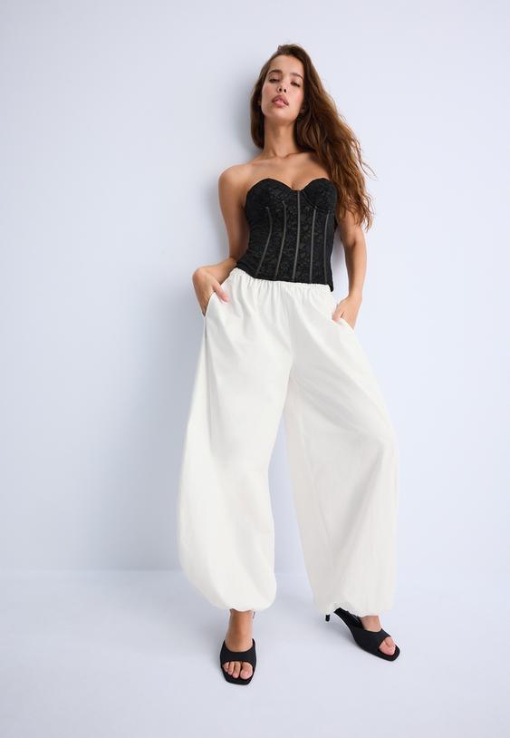 corsetto in pizzo con stecche