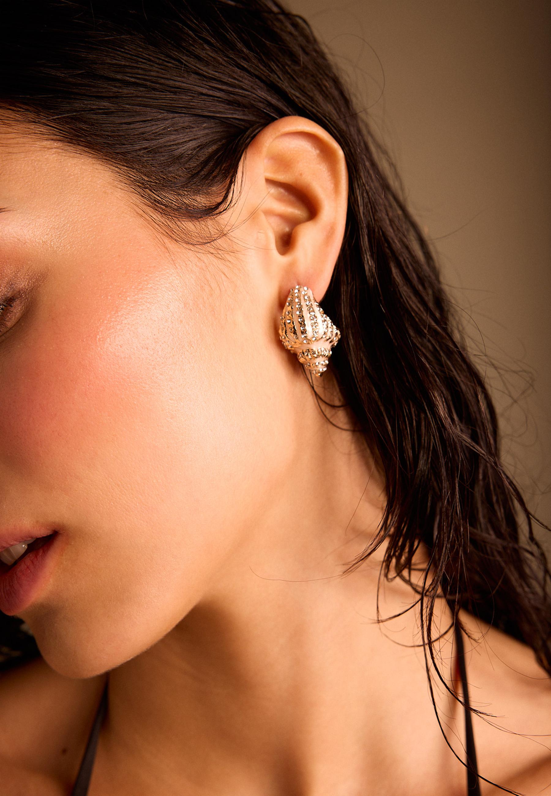 Seashell rhinestone hoop earrings — Ecru
