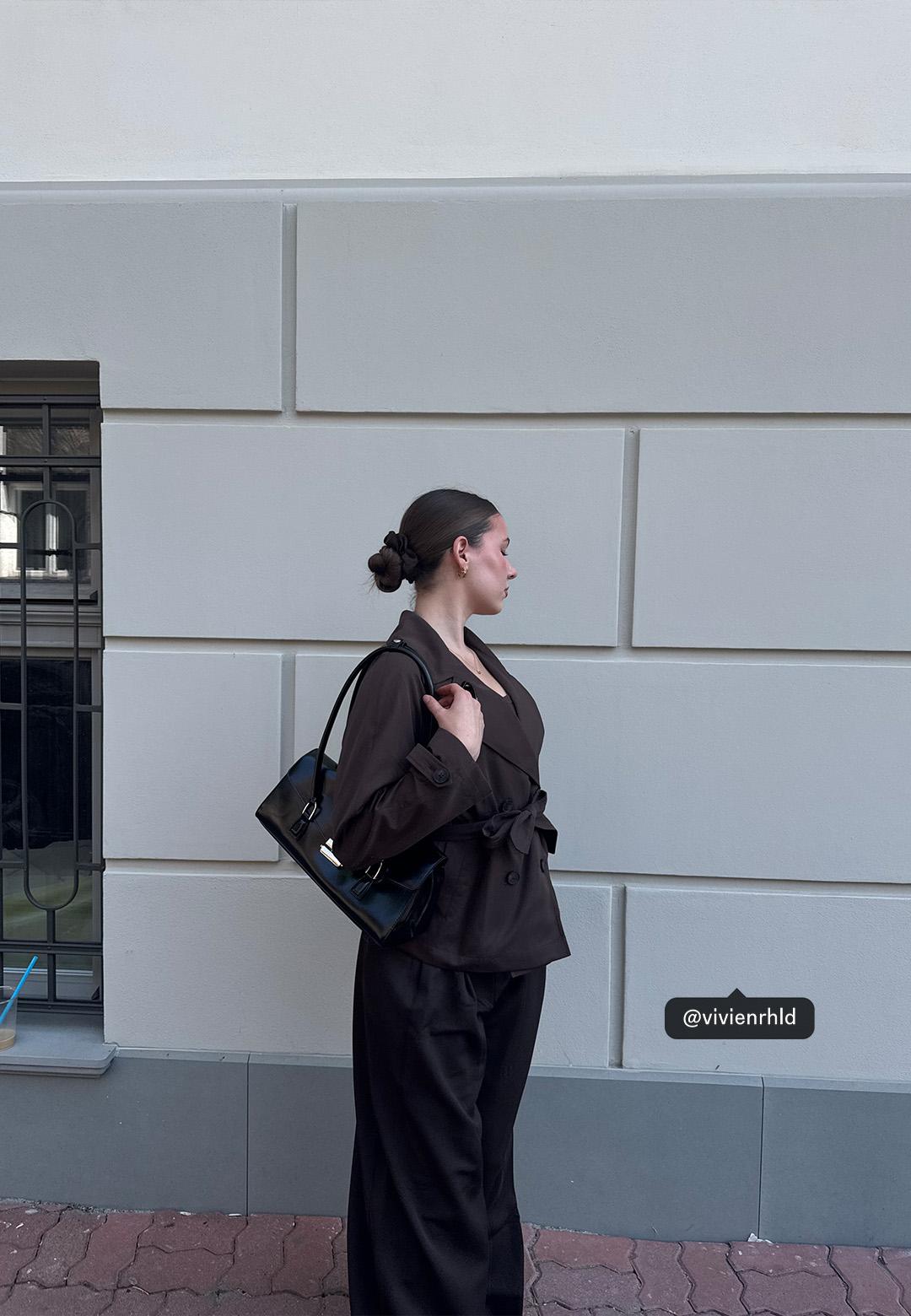 Short flowing trench coat with belt — Brown