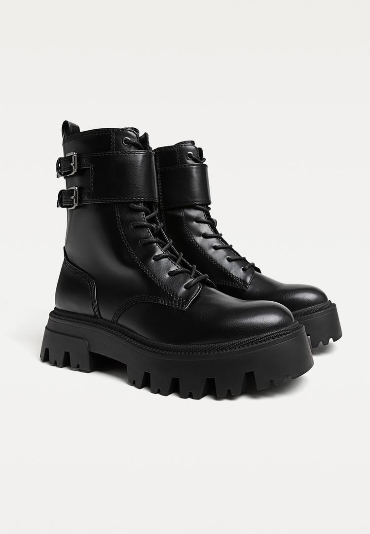 botines planos acordonados hebillas