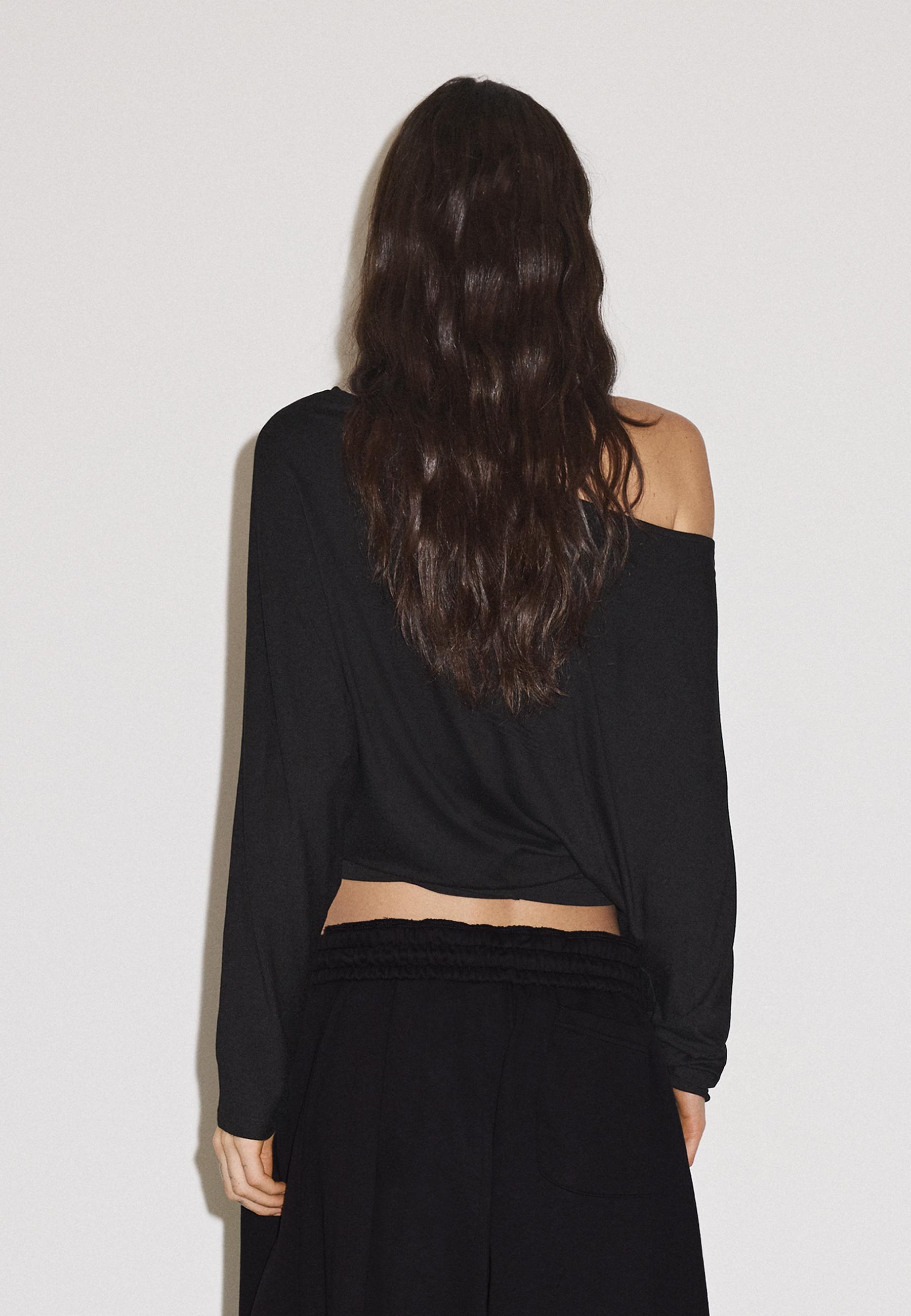 Sash-effect asymmetric top — Black