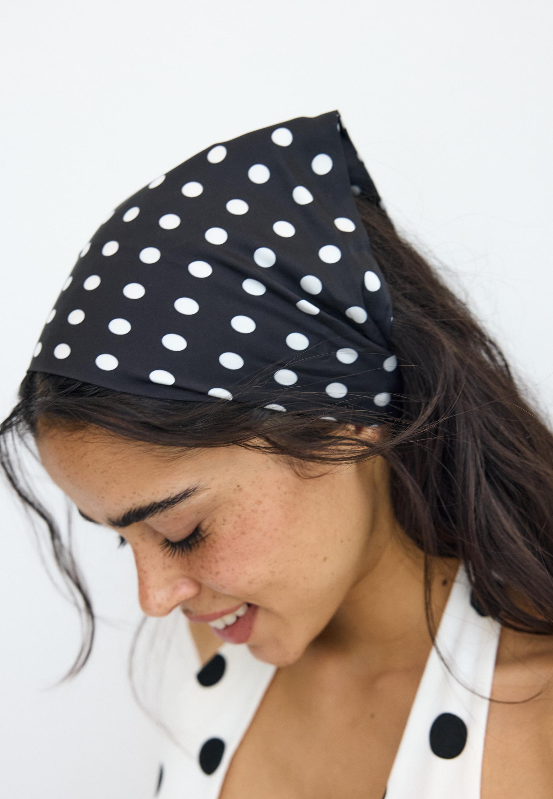 Polka dot triangular headscarf — Black