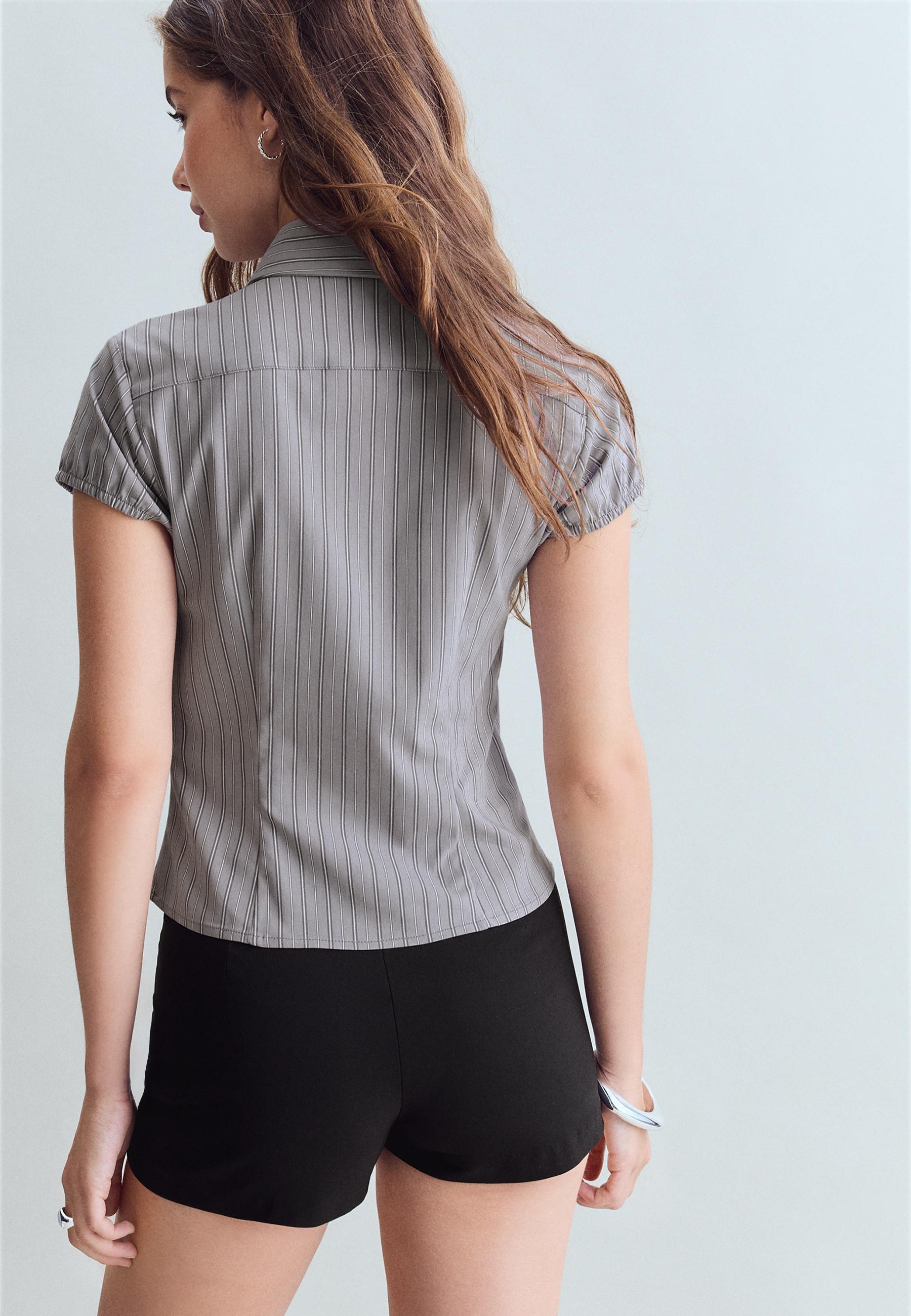 Short sleeve cut-out shirt — Pearl grey