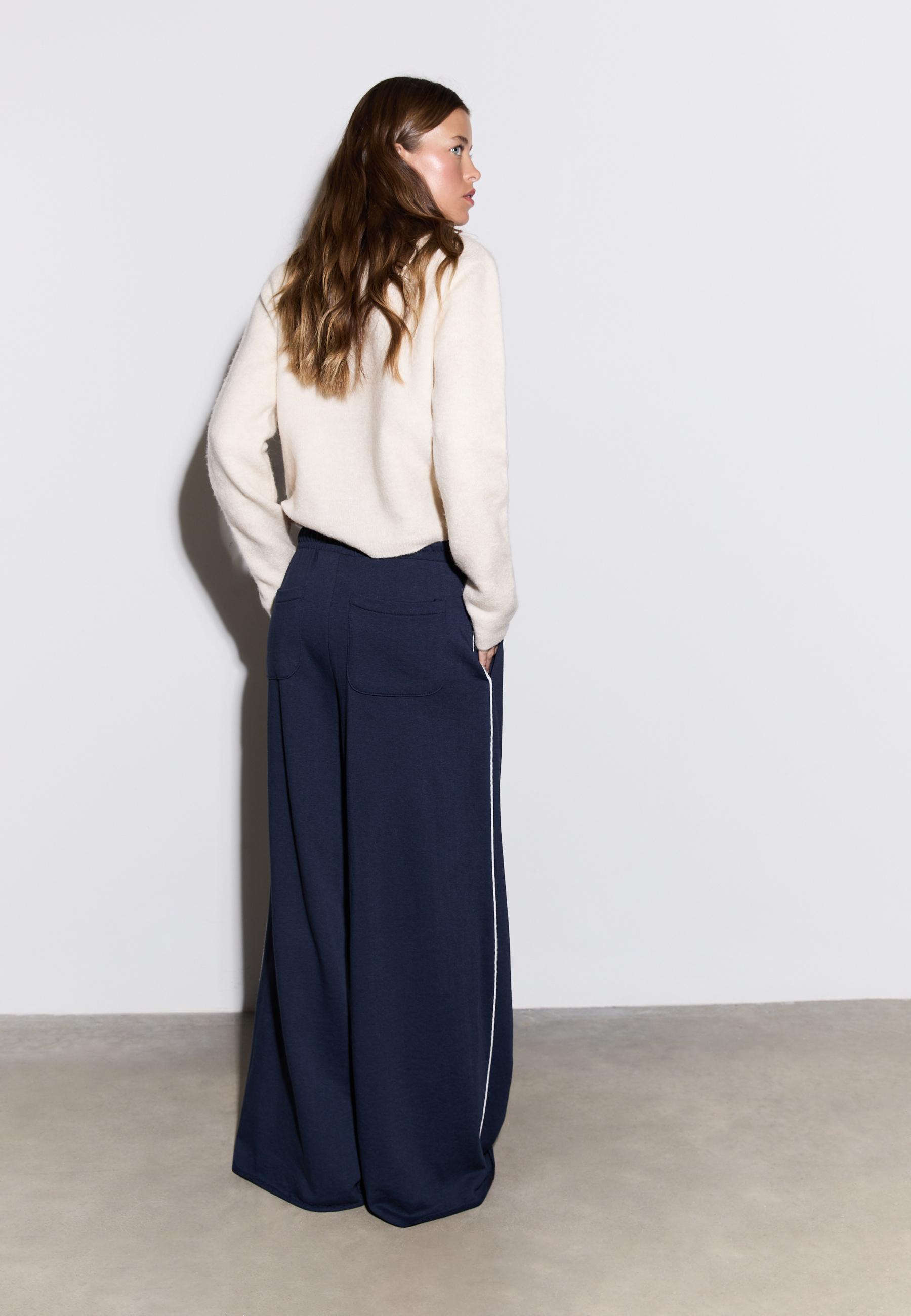 Wide-leg plush trousers with trim detail — Navy blue