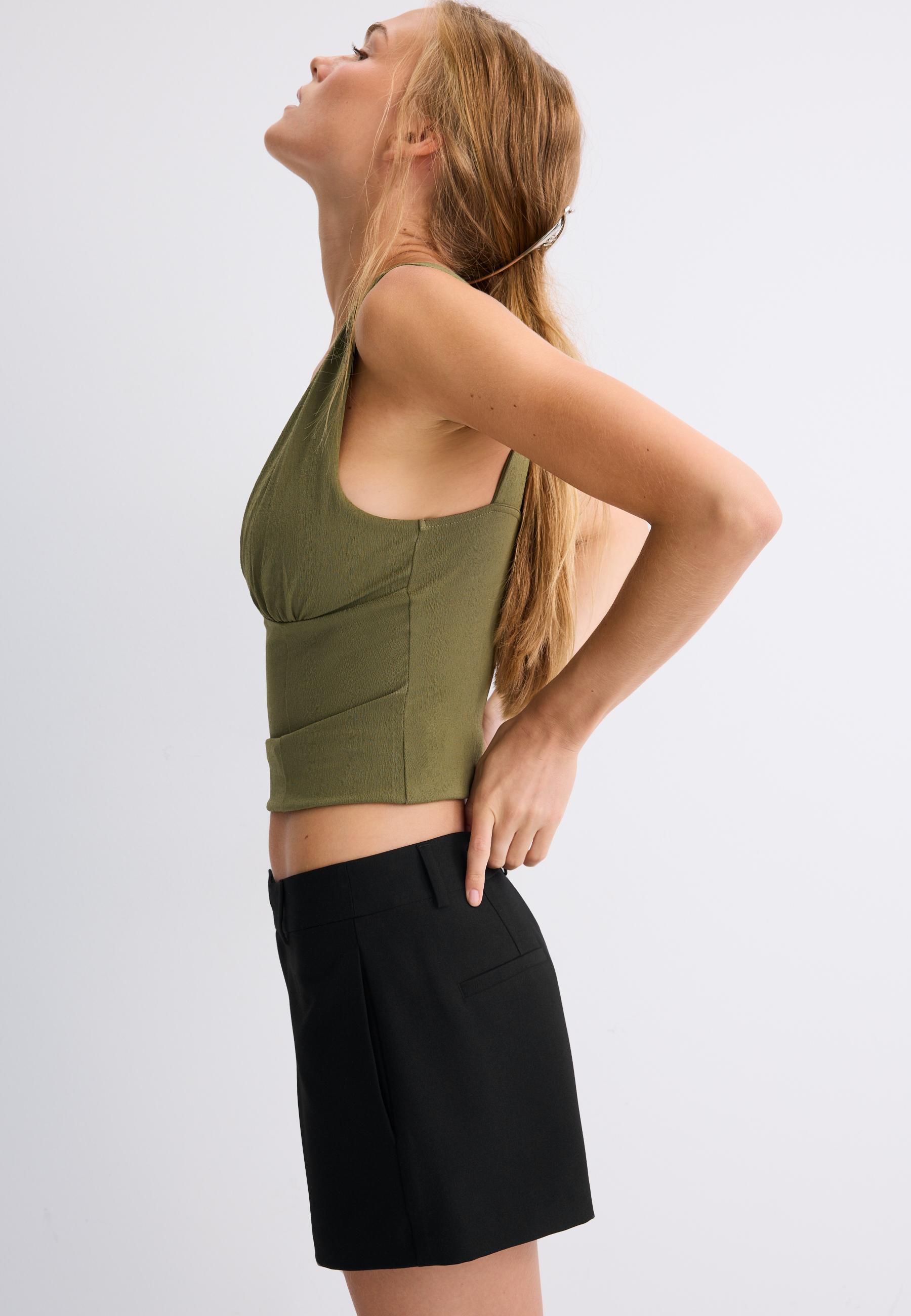 Tailored shorts with belt loops — Black