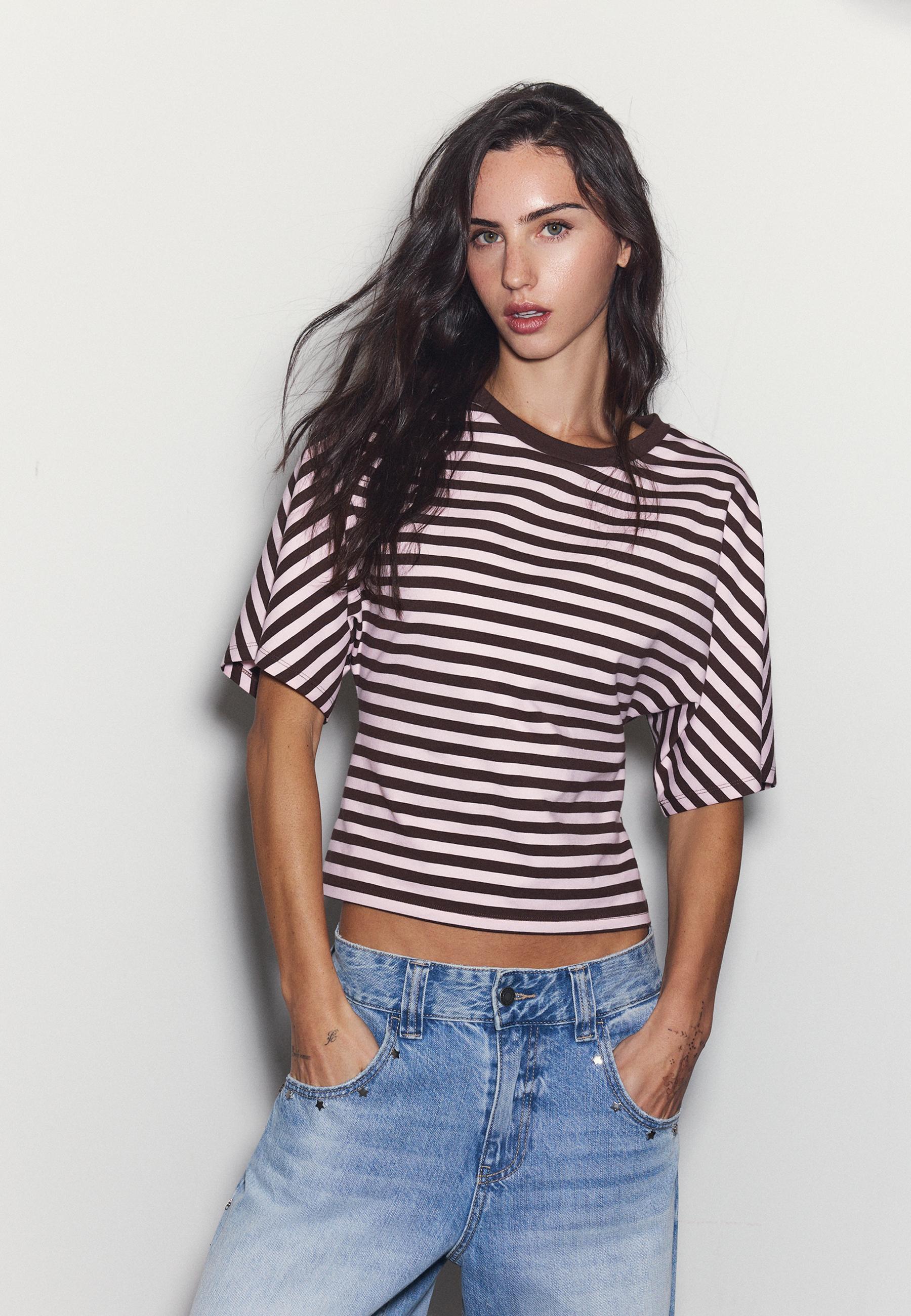 Stradivarius Japon kısa kollu t-shirt