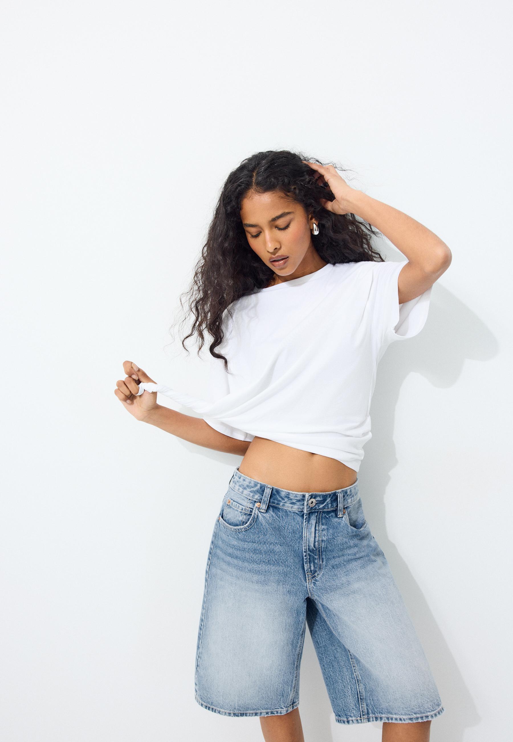 Padded shoulder T-shirt — Ecru