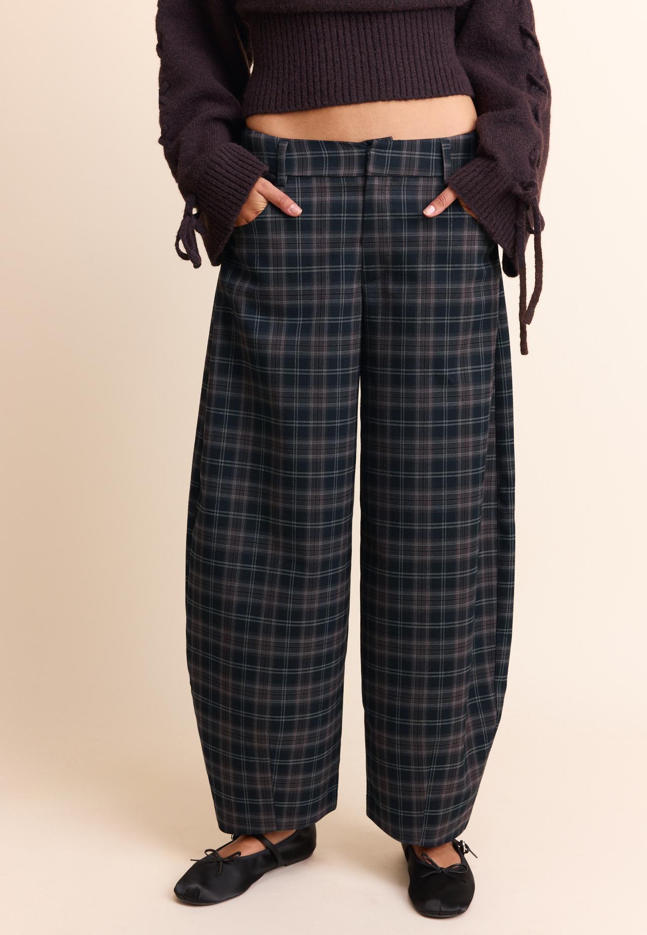Checked smart barrel trousers — Black