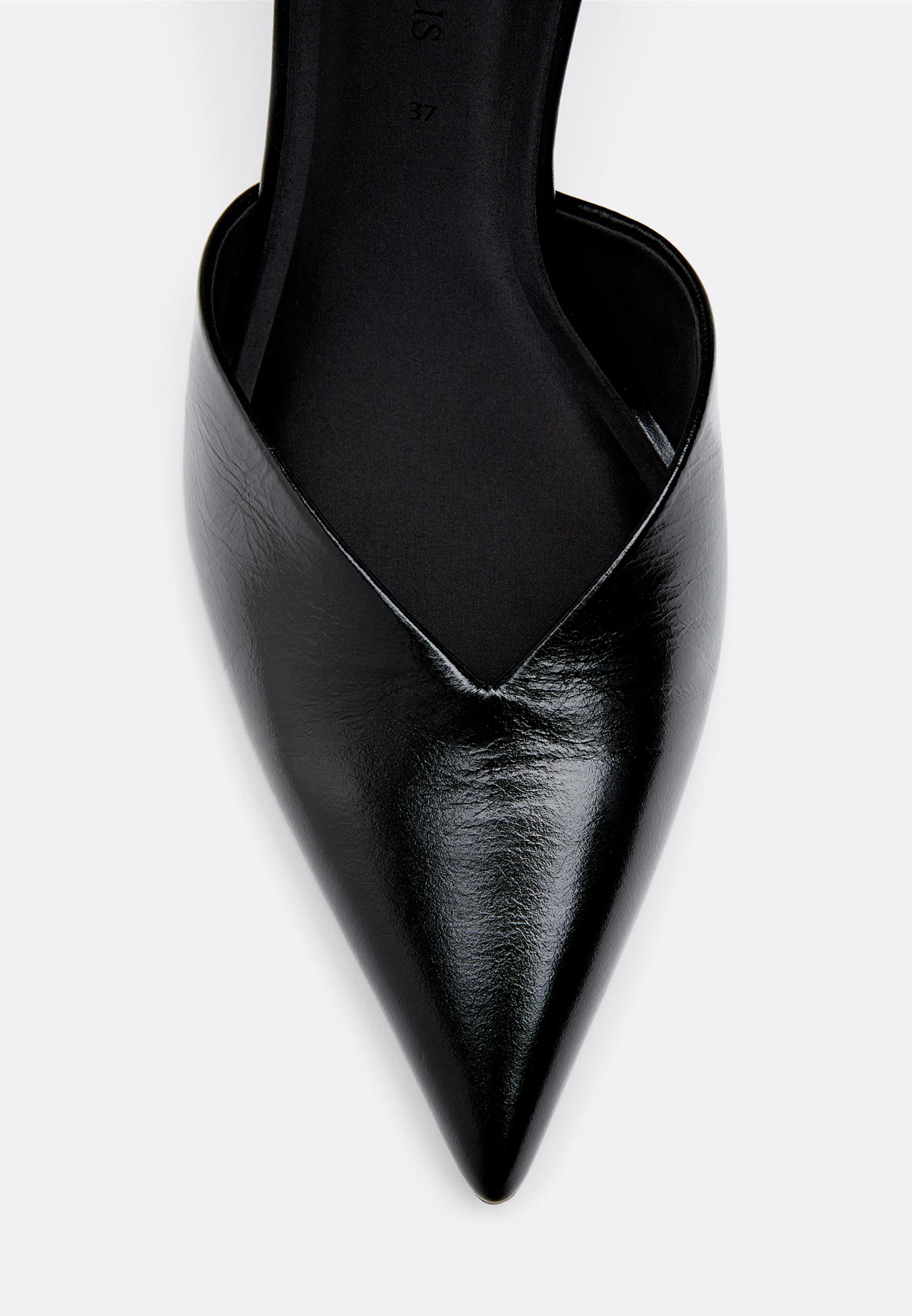 Leather heeled shoes — BLACK