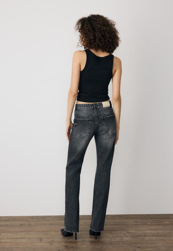 d98-straightfitjeans