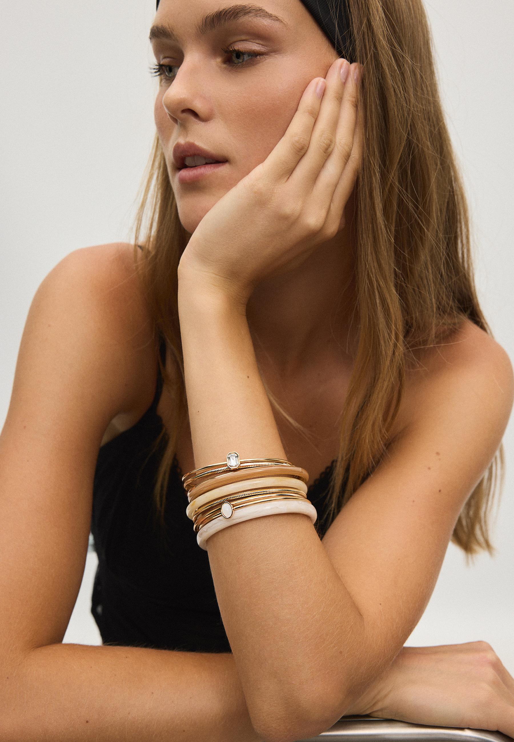 Set of 10 multi-charm bracelets — Gold